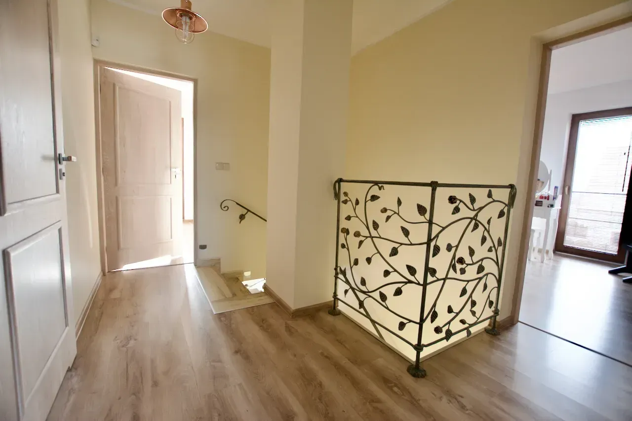 Elegancki dom w prestiżowej lokalizacji 18